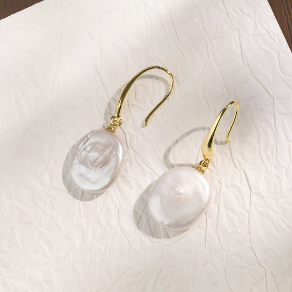 Aura Pearl PFE1160-SY pearl earrings styled detail