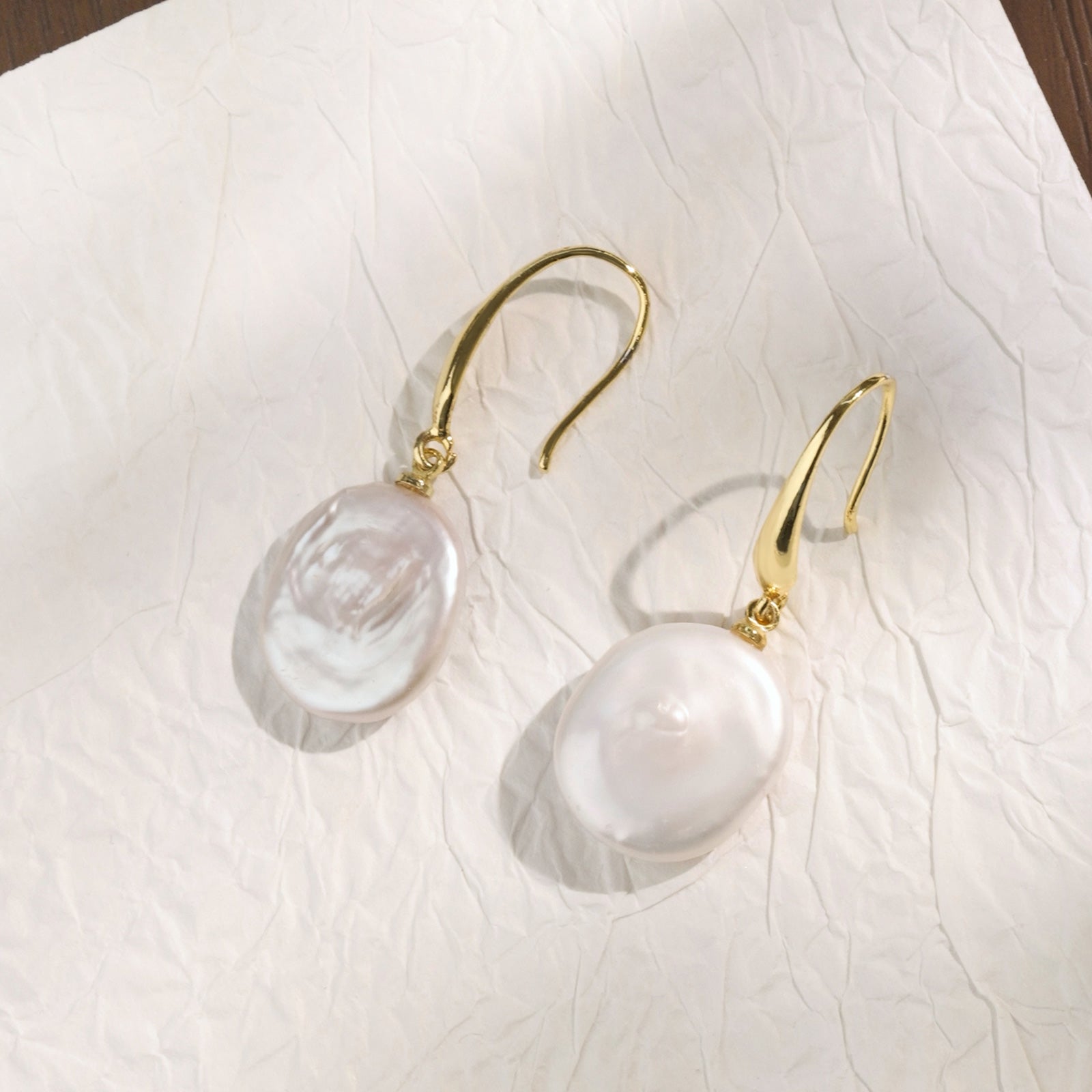 Aura Pearl PFE1160-SY pearl earrings styled detail