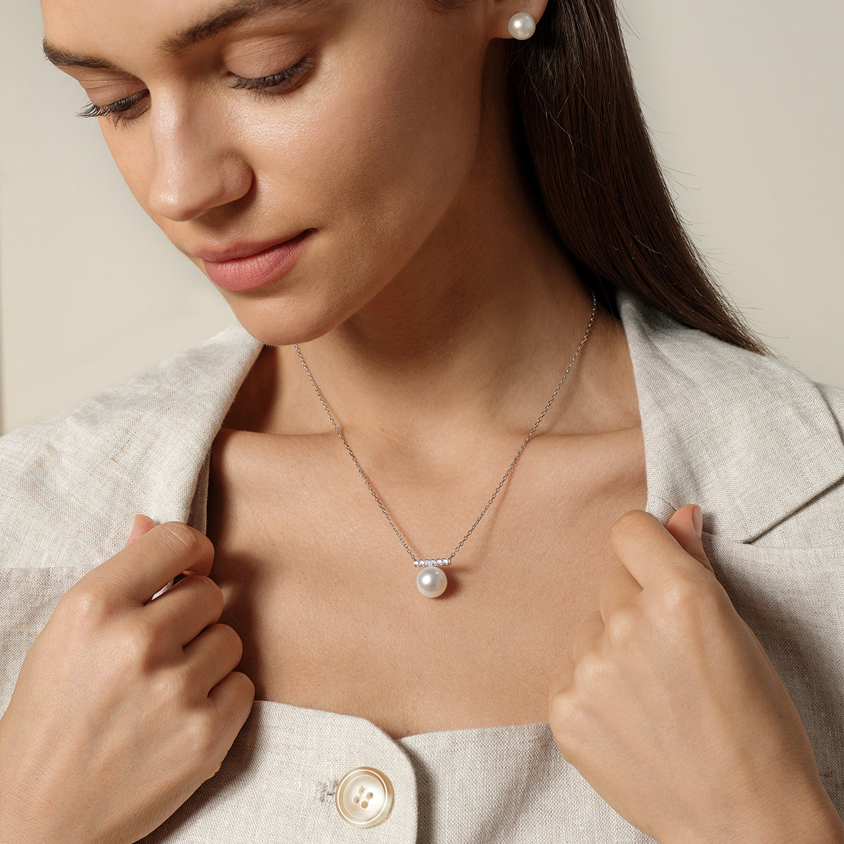 Aura Pearl PLN0139-SW Edison pearl pendant necklace lifestyle view