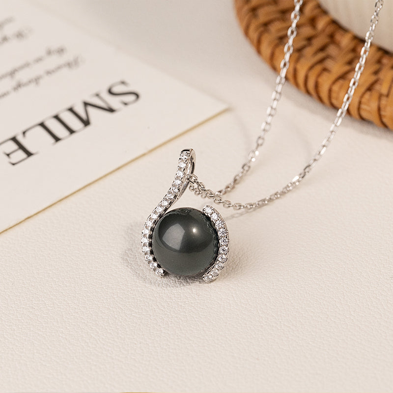 Aura Pearl PLN0341-SW Tahitian pearl pendant necklace styled detail