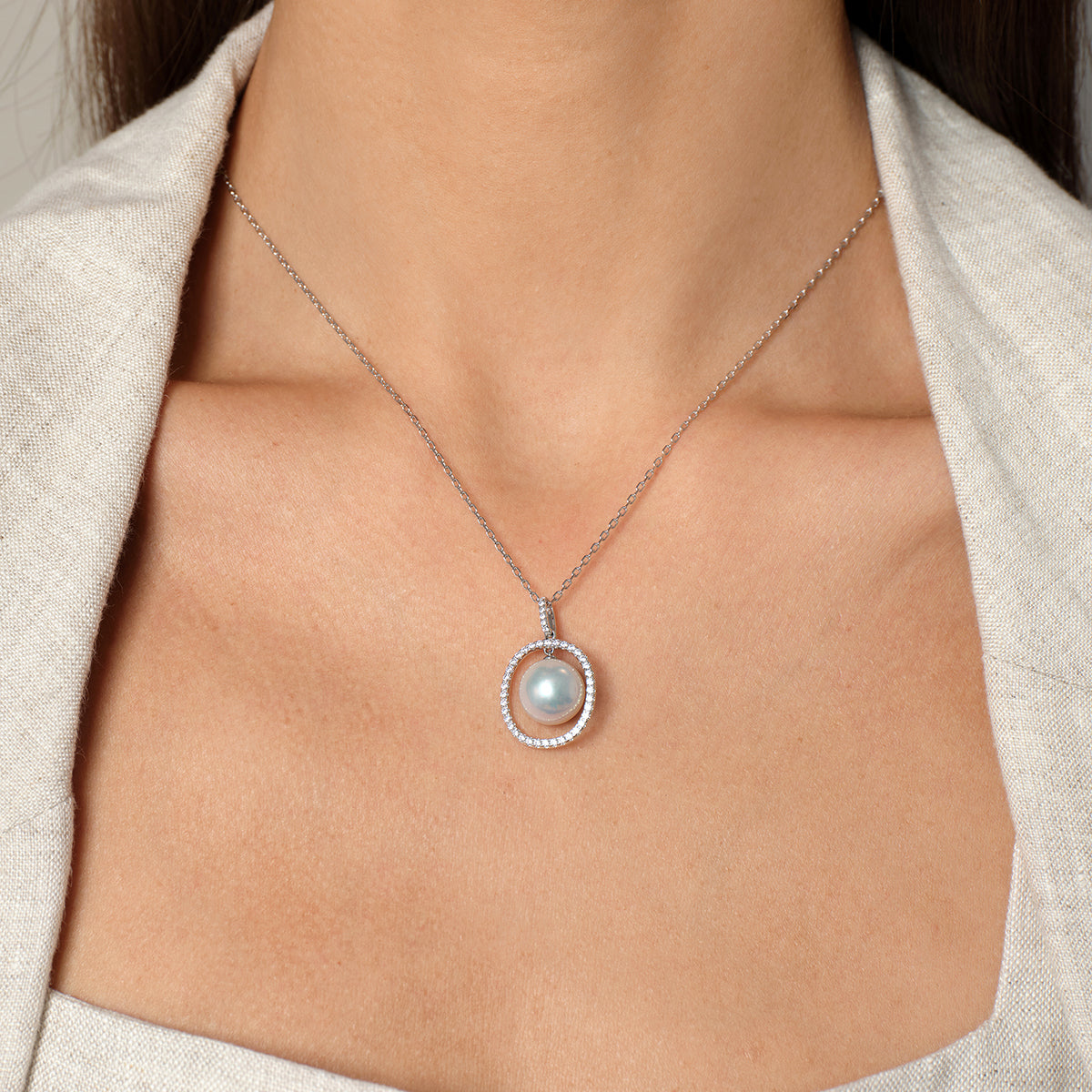Aura Pearl PLN0379-SW Edison pearl pendant necklace worn