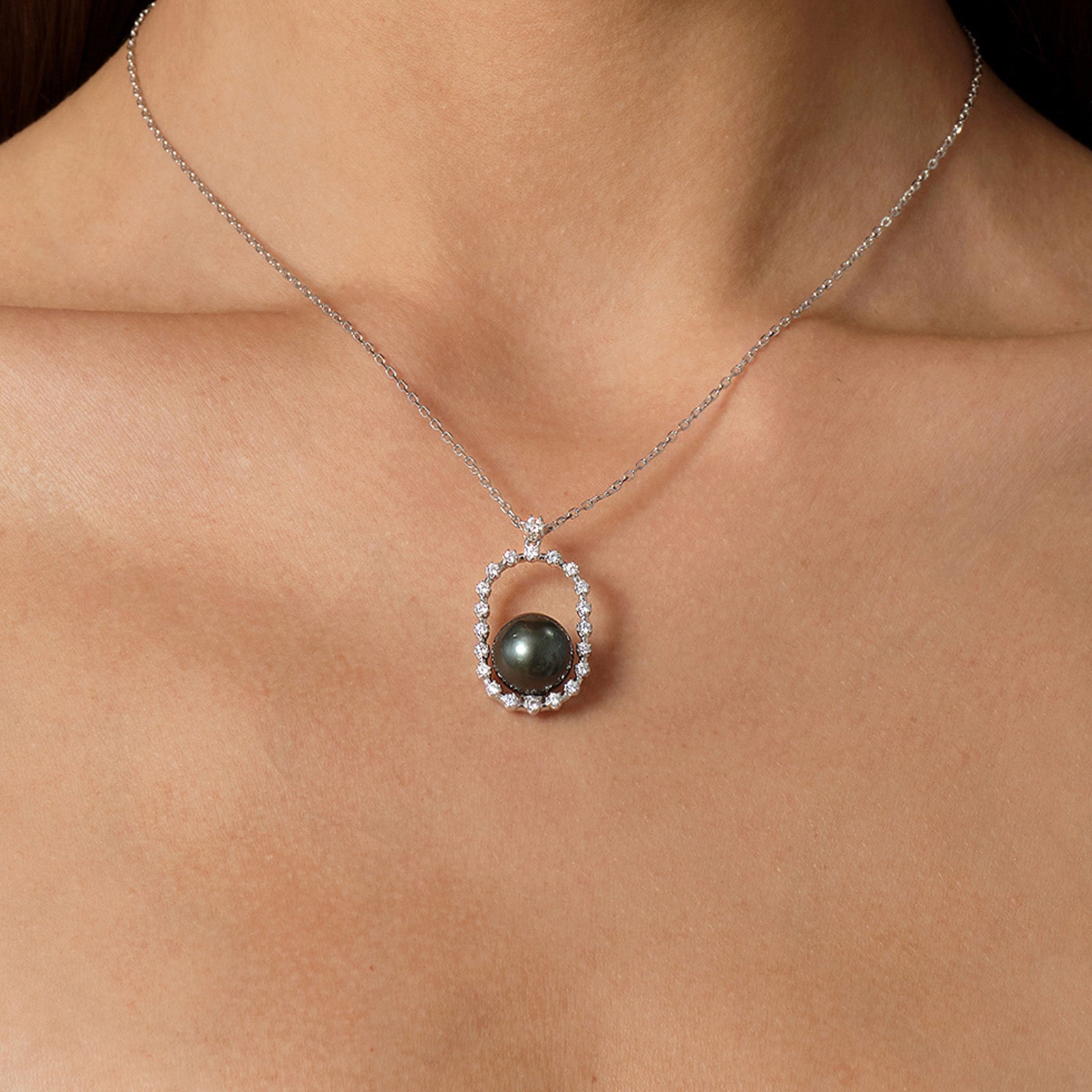 Aura Pearl PLN0884-SW Tahitian pearl pendant necklace worn