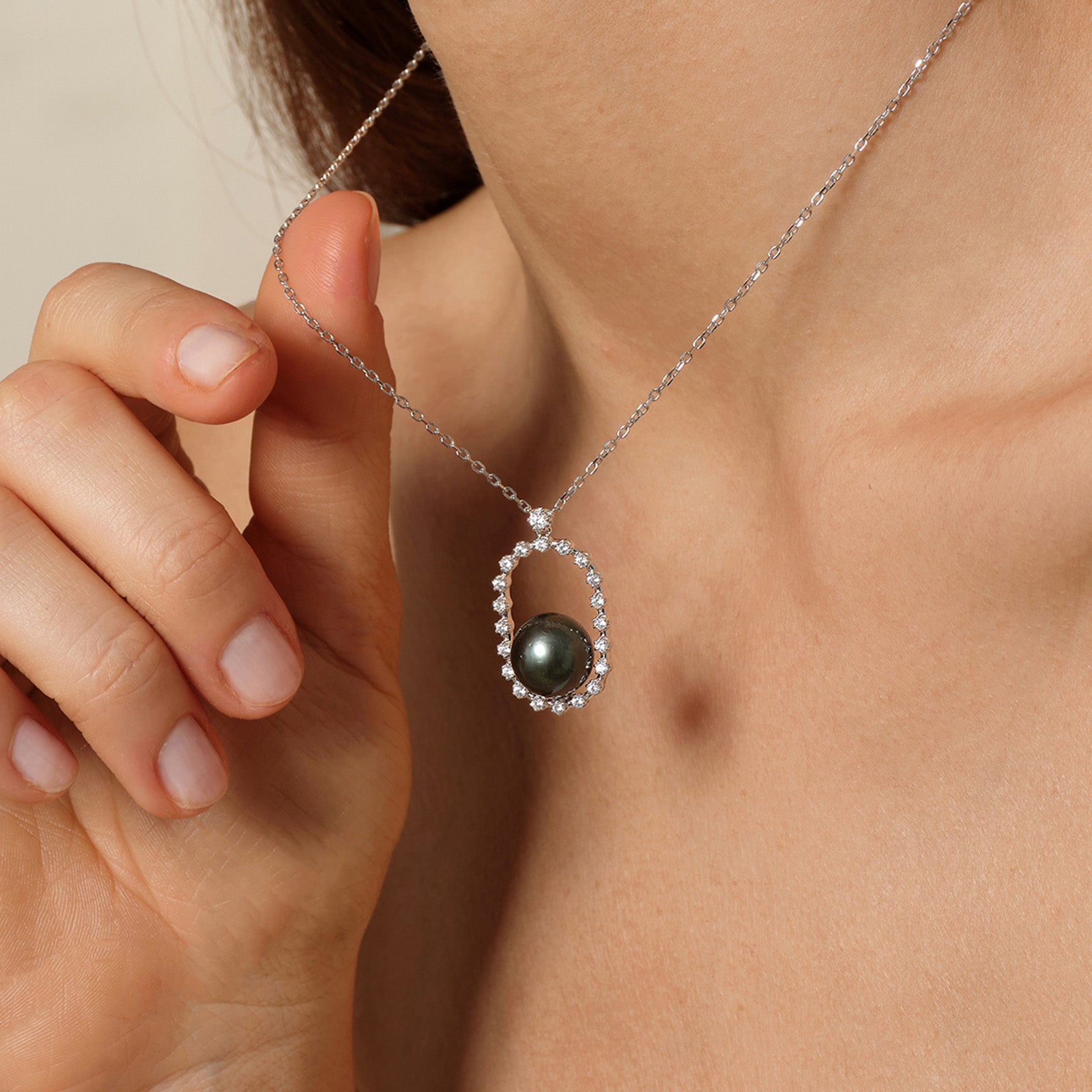 Aura Pearl PLN0884-SW Tahitian pearl necklace lifestyle view