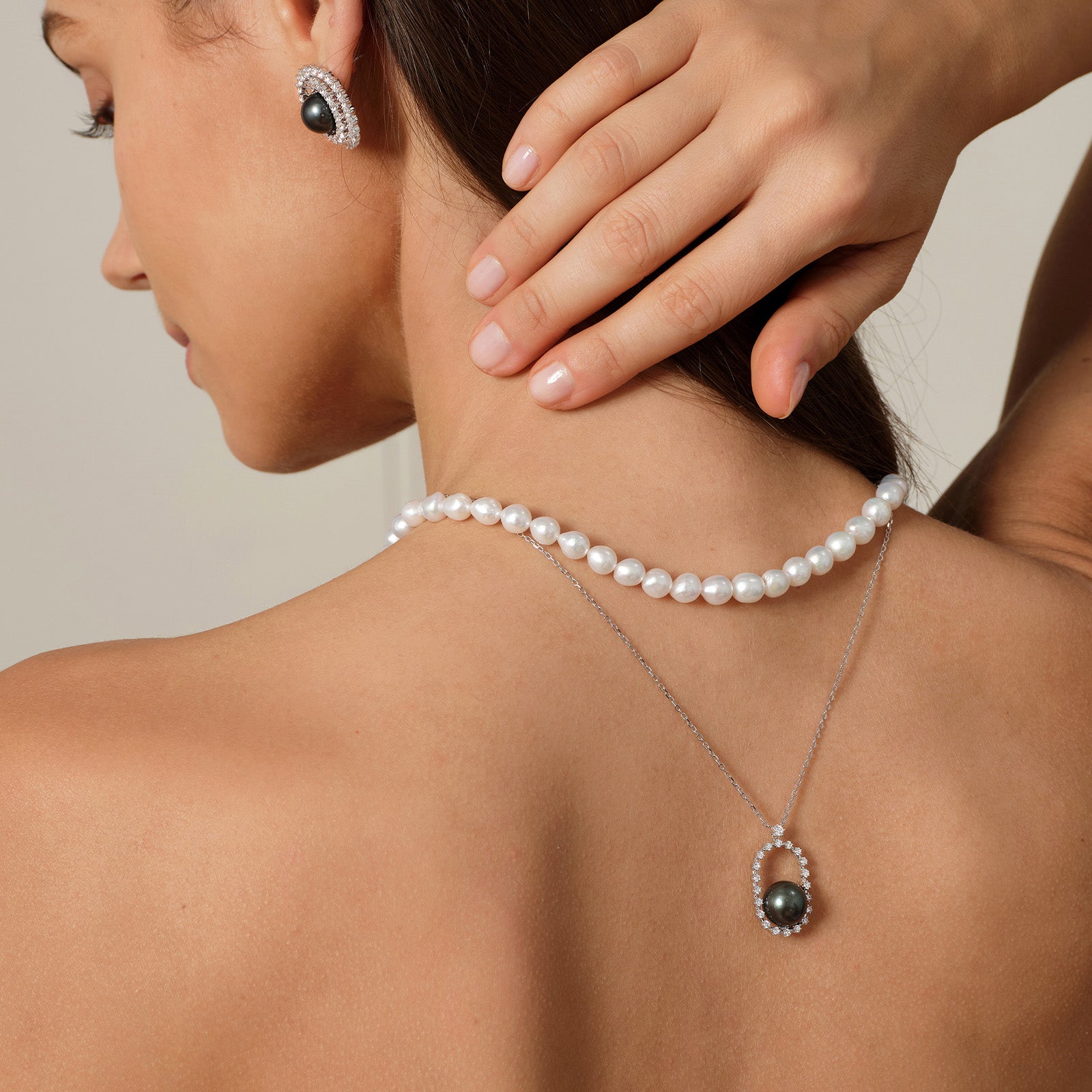 Aura Pearl PLN0884-SW Tahitian pearl necklace back view styling