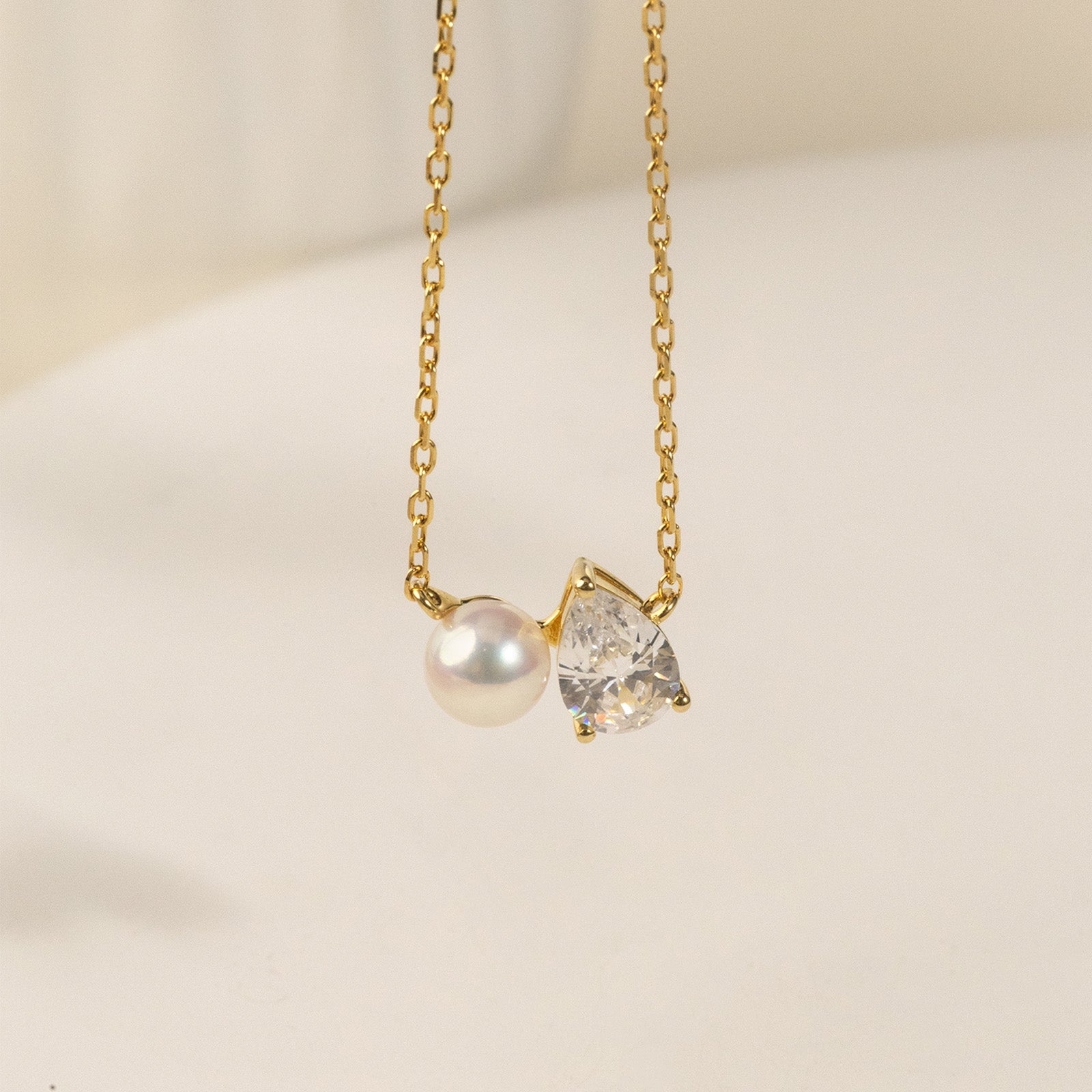 Freshwater pearl and pear-shaped cubic zirconia pendant necklace yellow gold color specification card