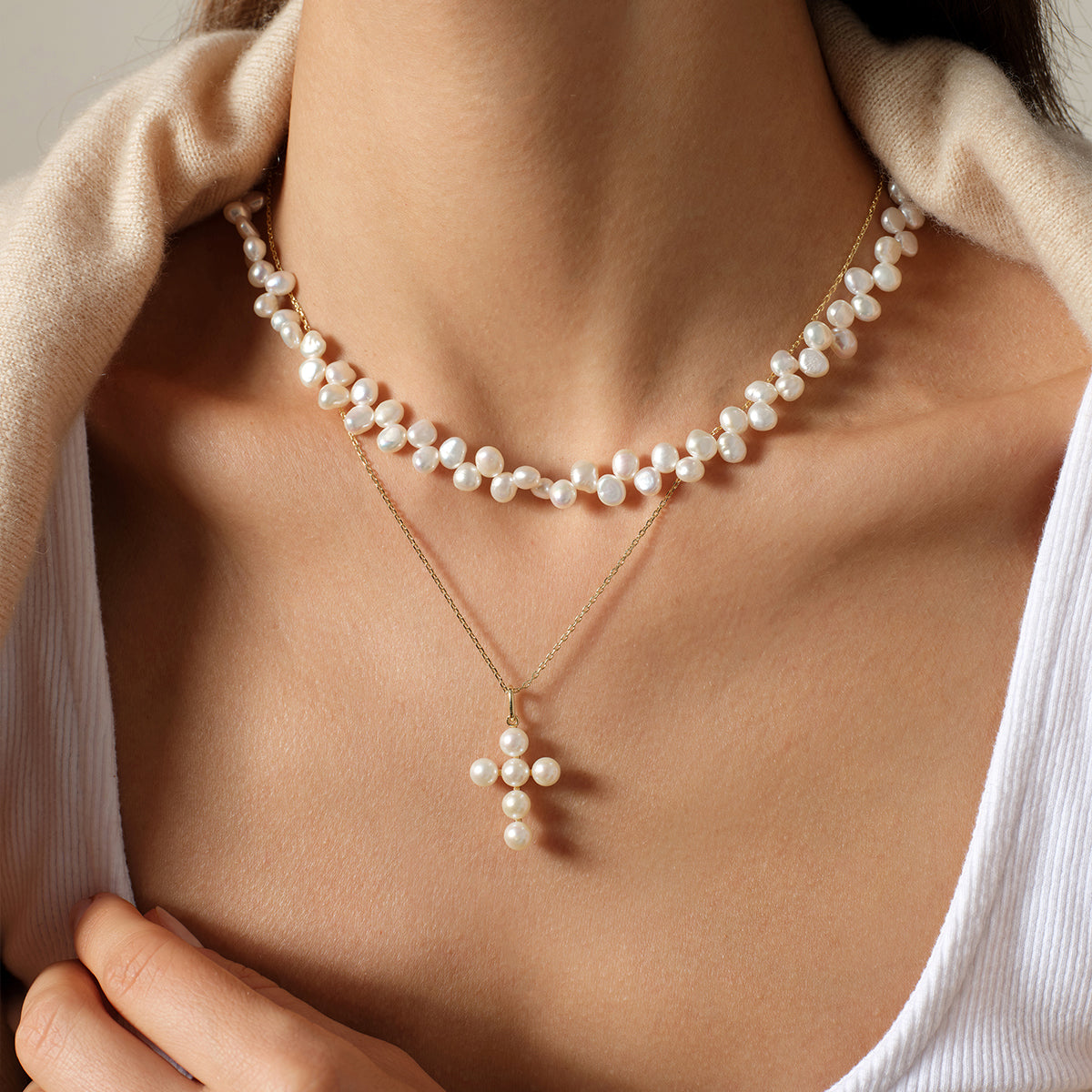 Close styling view of the freshwater pearl strand necklace