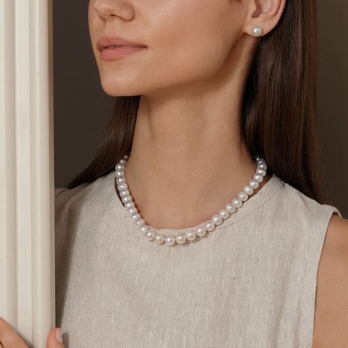 Close styling view of the 8.0-9.0mm freshwater pearl strand necklace