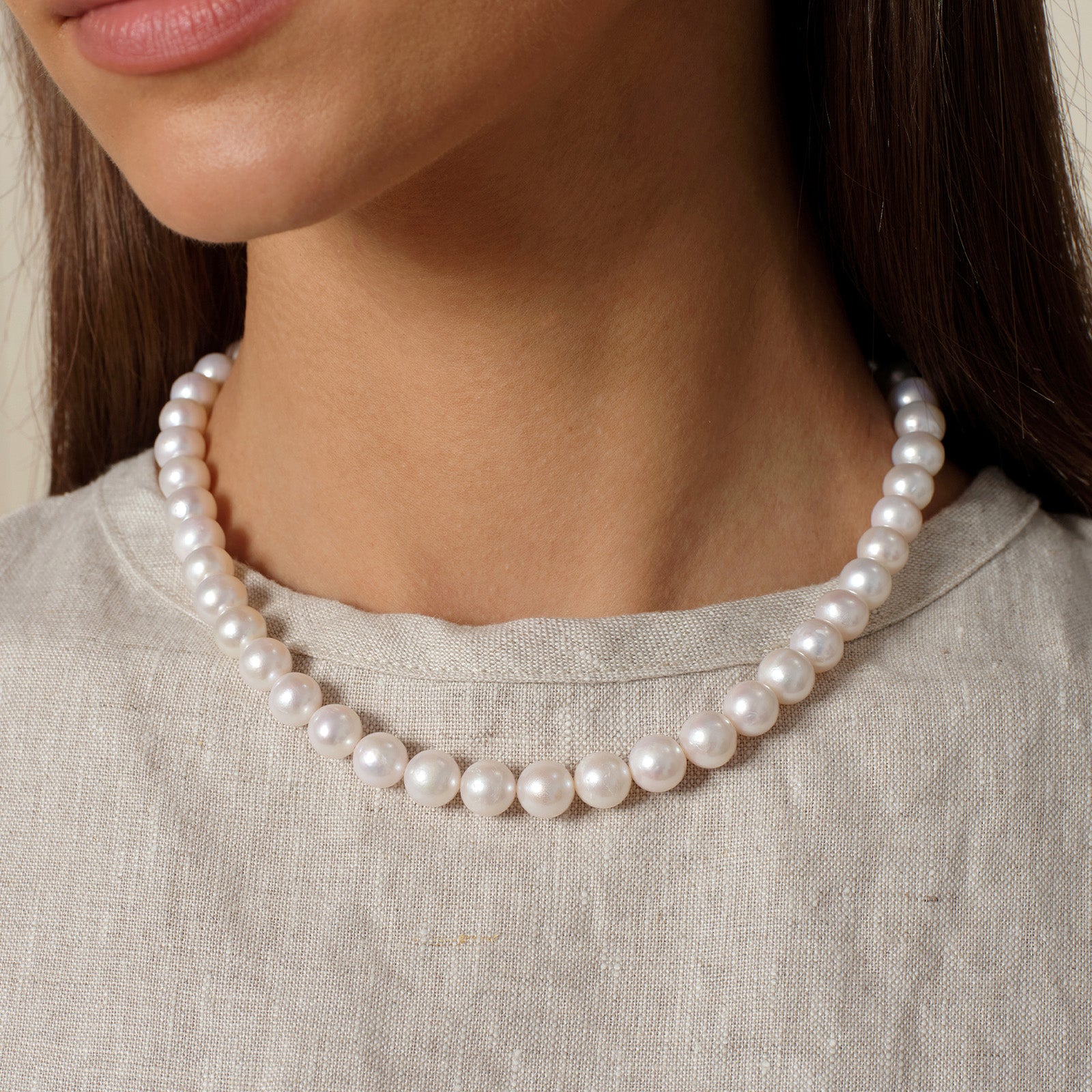 Model wearing the 7.0-8.0mm freshwater pearl strand necklace